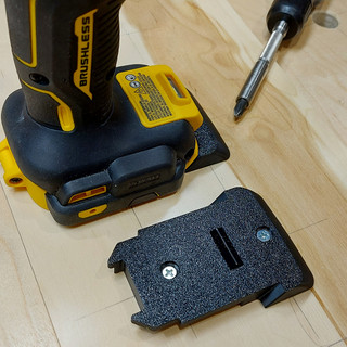 Giá Treo Máy Khoan Pin DeWalt Gắn Tường / Gầm Kệ – Treo Máy Khoan DeWalt – Chắc Chắn Gọn Gàng