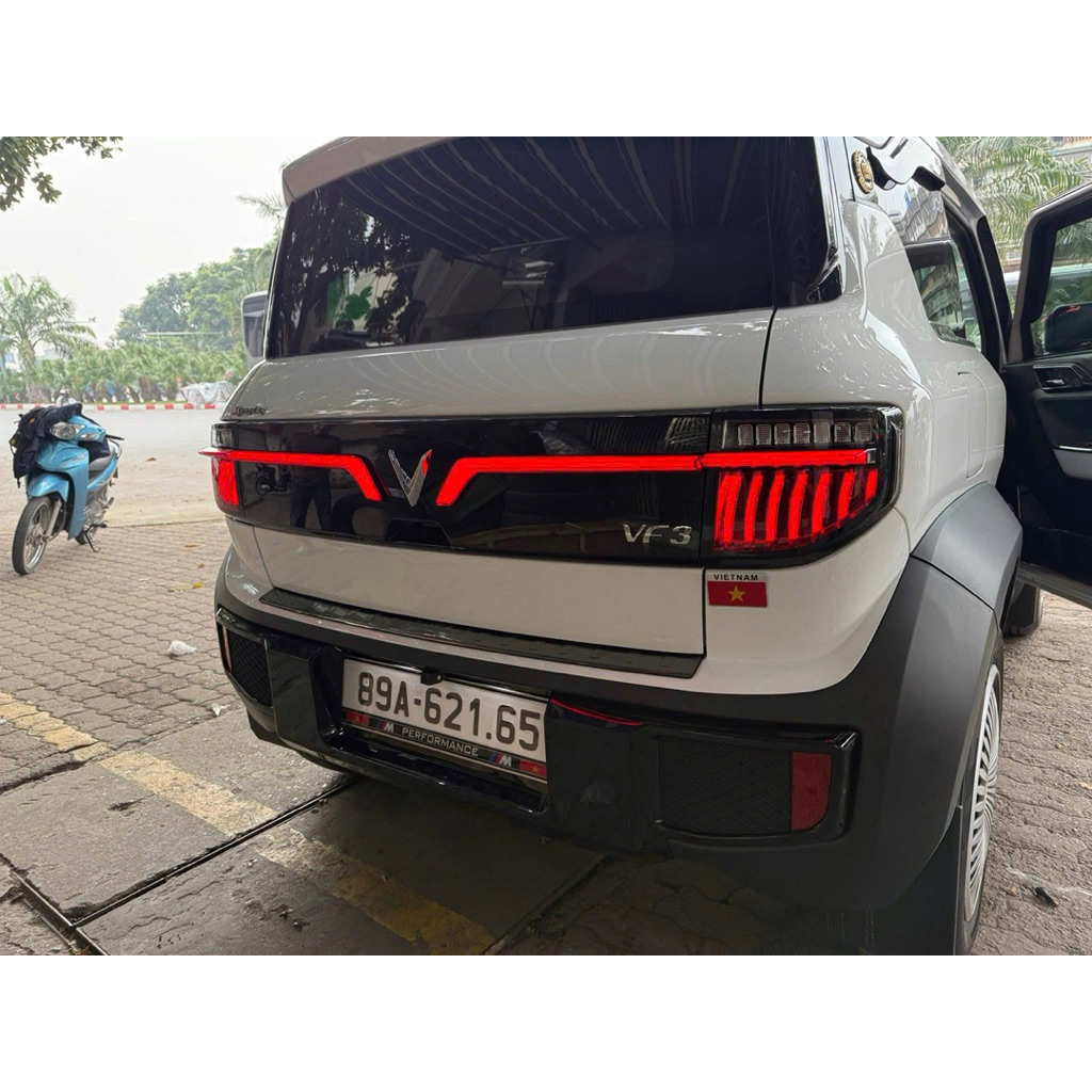 ĐÈN HẬU VF3 FULL BỘ KÈM LED CÁNH CHIM, LẮP ZIN , CẮM GIẮC