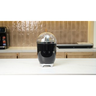 Máy vắt cam SMEG CJF11 phong cách Retro 50s Style, chất liệu cao cấp không chứa BPA, an toàn sử dụng GermanySnT HCM