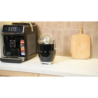Máy vắt cam SMEG CJF11 phong cách Retro 50s Style, chất liệu cao cấp không chứa BPA, an toàn sử dụng GermanySnT HCM