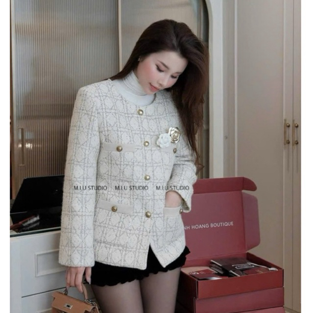 MIU.STUDIO • Áo váy dạ tweed TK hoạ tiết kẻ trám đính khuy đồng cao cấp (kèm hoa trà),Áo khoác nữ mùa đông dành cho nữ