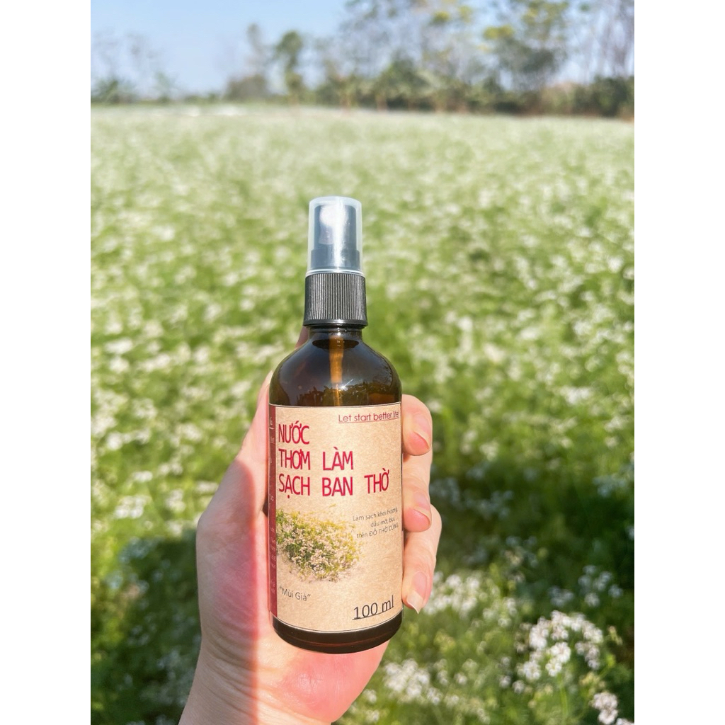 Lau xịt ban thờ