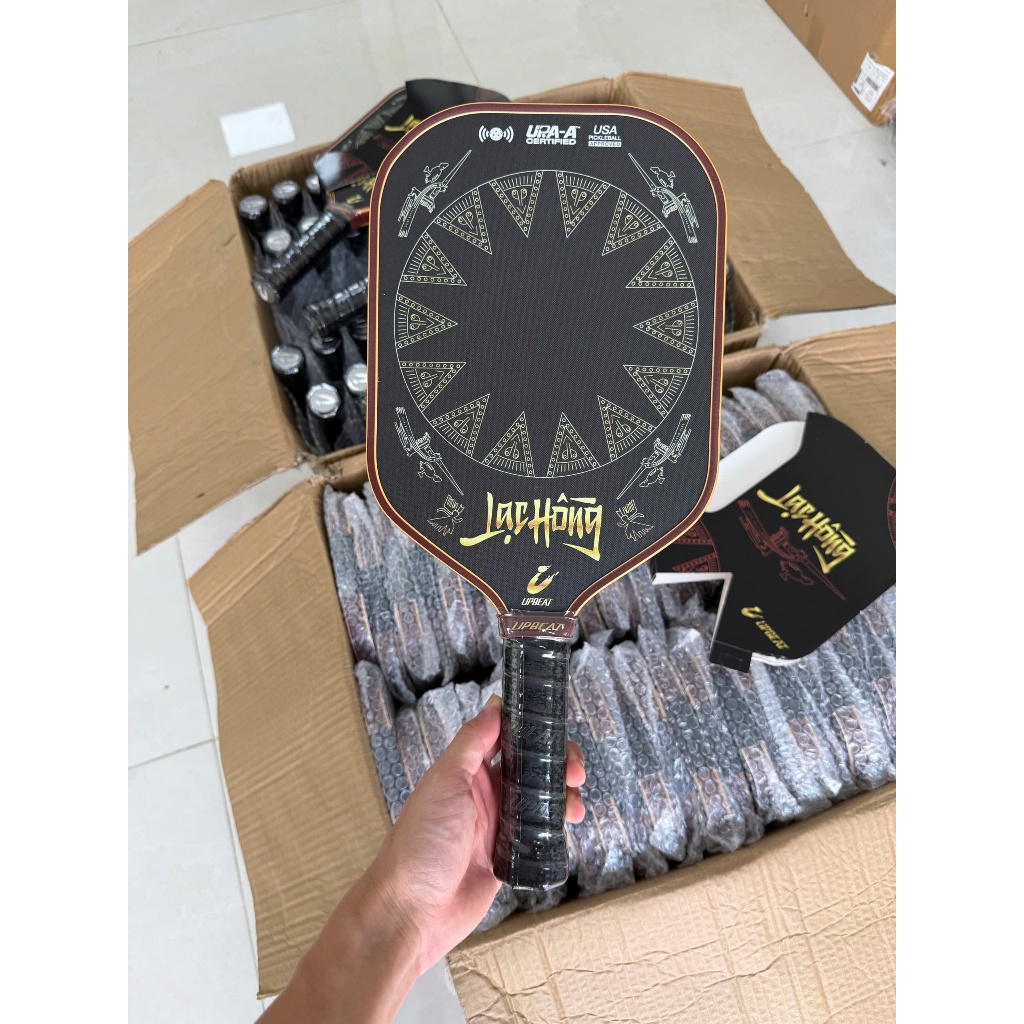 Vợt Pickleball Upbeat Lạc Hồng Họa Tiết Trống Đồng, Mặt Full Carbon - Nhẹ Bền - Thiết Kế Nổi Bật - Hiệu Suất Cao