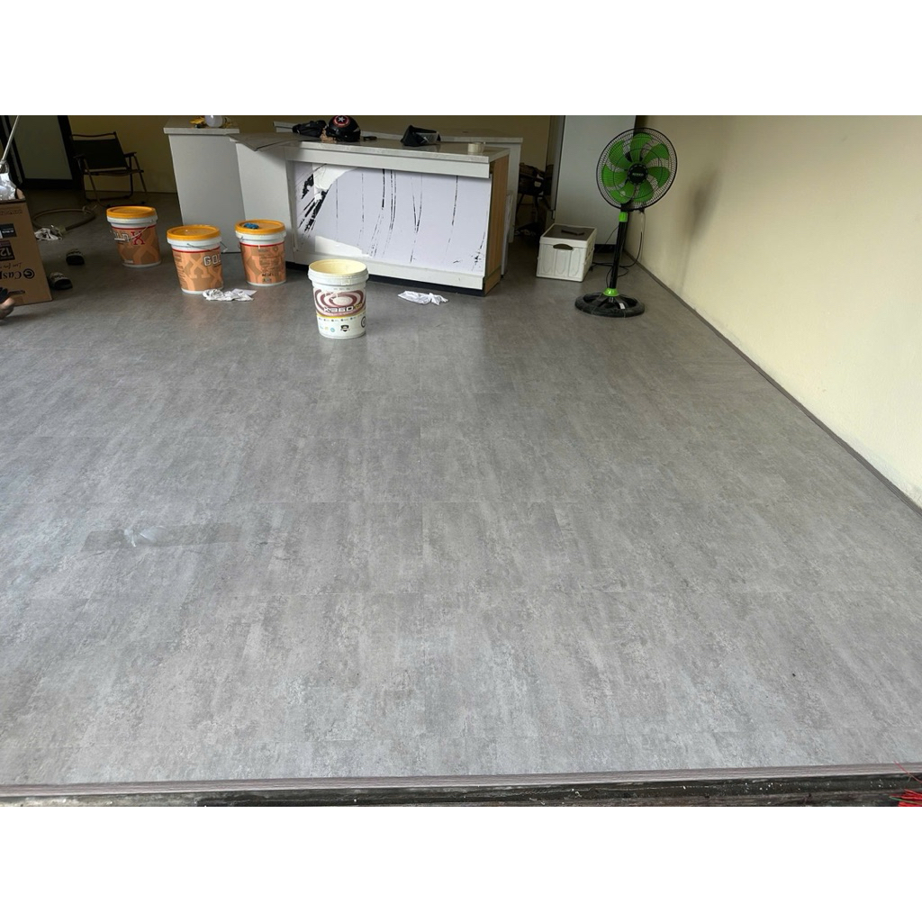 COMBO 5m2 = 24 tấm sàn nhưa bê tông sẵn keo. (CÓ HỎA TỐC)