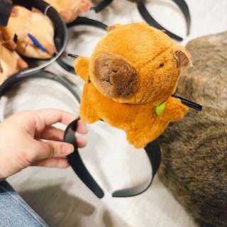 Có Sẵn - Thú Bông Capybara Gắn Băng Đô Cài Tóc Vui Nhộn ♥ Mẫu Thỏ Hồng Hài Hước Cute