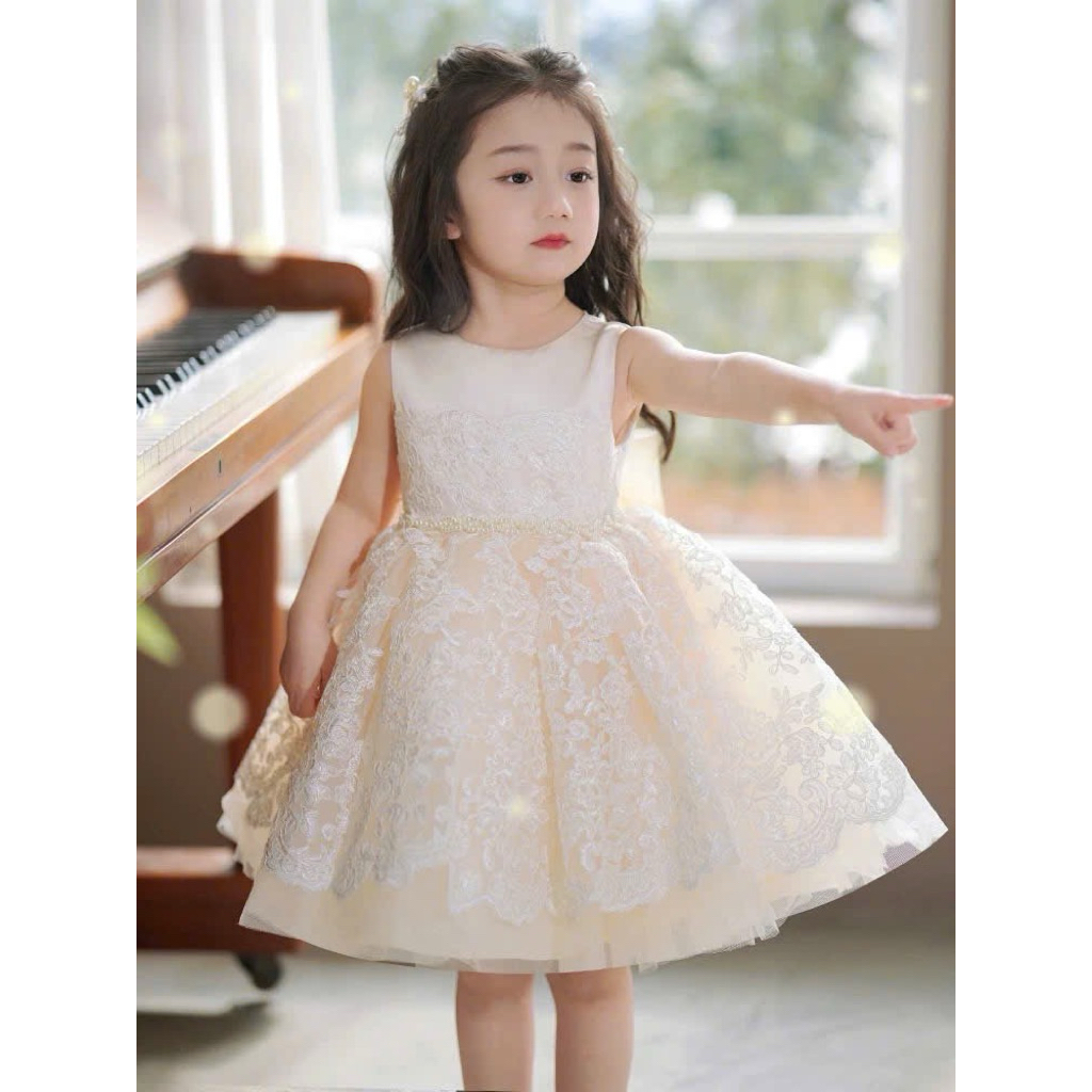 váy trắng kem bồng xoè nơ to sau lưng - váy cho bé Diệu linh shopkids sz 8-38kg DL78