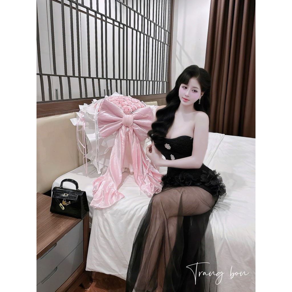 Đầm nữ quây ren phối lưới đính hoa kèm tag cài