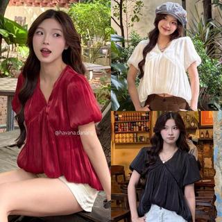 (HAVANA) Áo babydoll Ruby top tơ óng cổ V tay bồng dáng đuôi tôm AO686