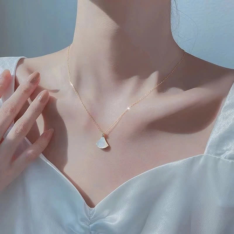 Vòng cổ Thép Titan Mạ Vàng 18k Phối Mặt Hình Quạt Thời Trang Cho Nữ