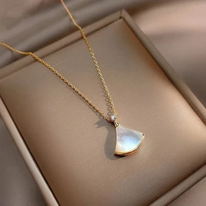 Vòng cổ Thép Titan Mạ Vàng 18k Phối Mặt Hình Quạt Thời Trang Cho Nữ
