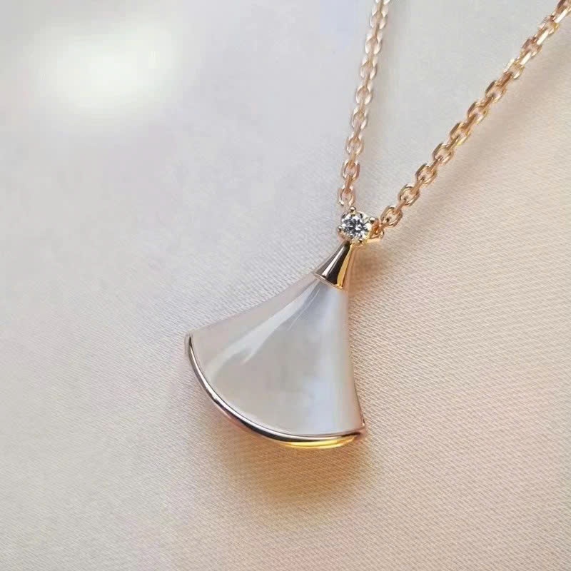 Vòng cổ Thép Titan Mạ Vàng 18k Phối Mặt Hình Quạt Thời Trang Cho Nữ