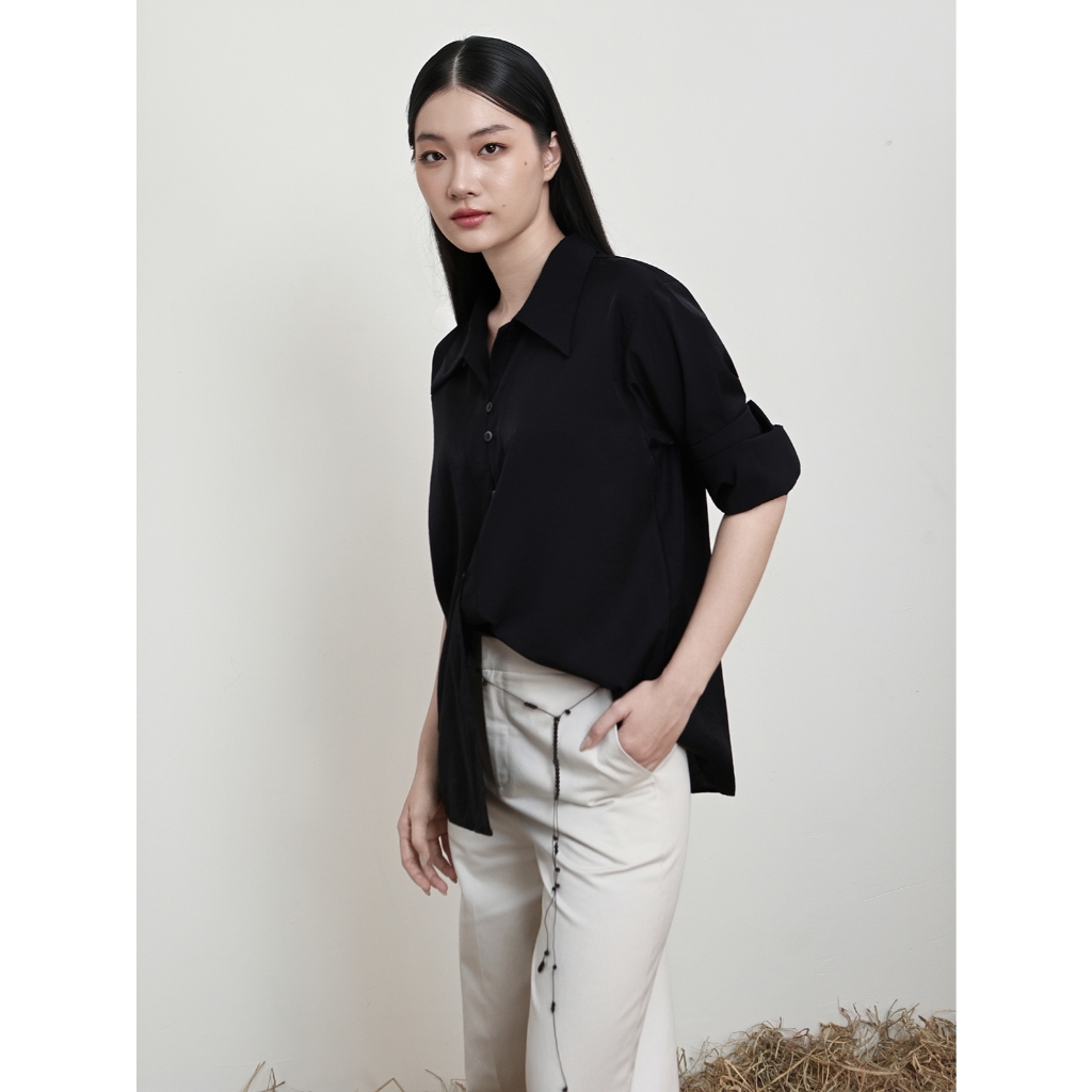 [ALEEVA x GUMAC] Áo sơ mi đính nút kiểu tay dài - EAG01052 (Loop button relax shirt)