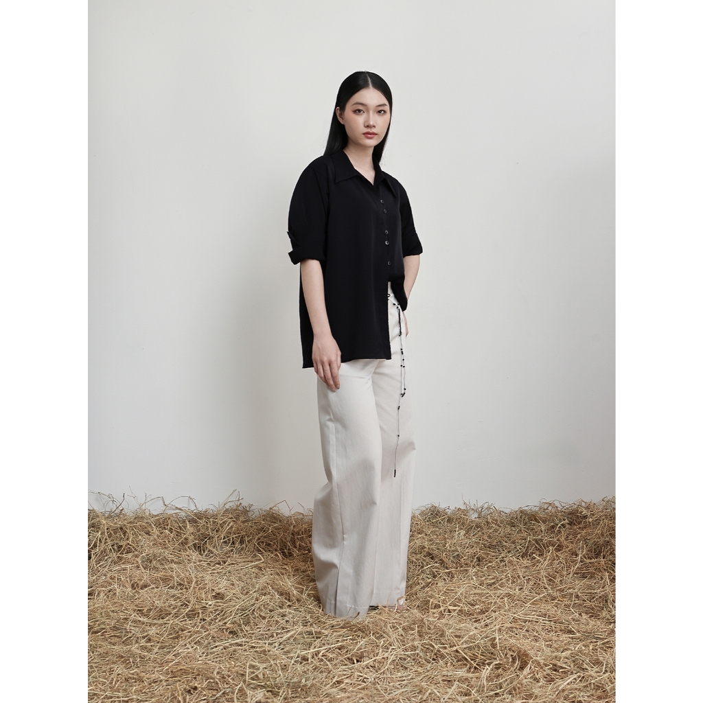 [ALEEVA x GUMAC] Áo sơ mi đính nút kiểu tay dài - EAG01052 (Loop button relax shirt)