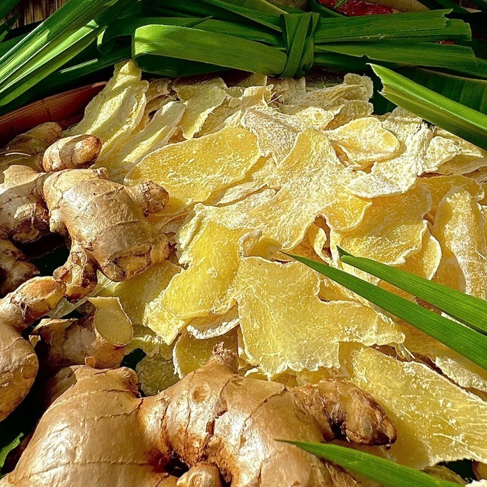 Mứt Gừng Lát Luka Food 400g - Đậm Đà Vị Gừng Tươi Cay Nồng, Ít Ngọt, Ấm Bụng, An Toàn Vệ Sinh, Món Ngon Ngày Tết
