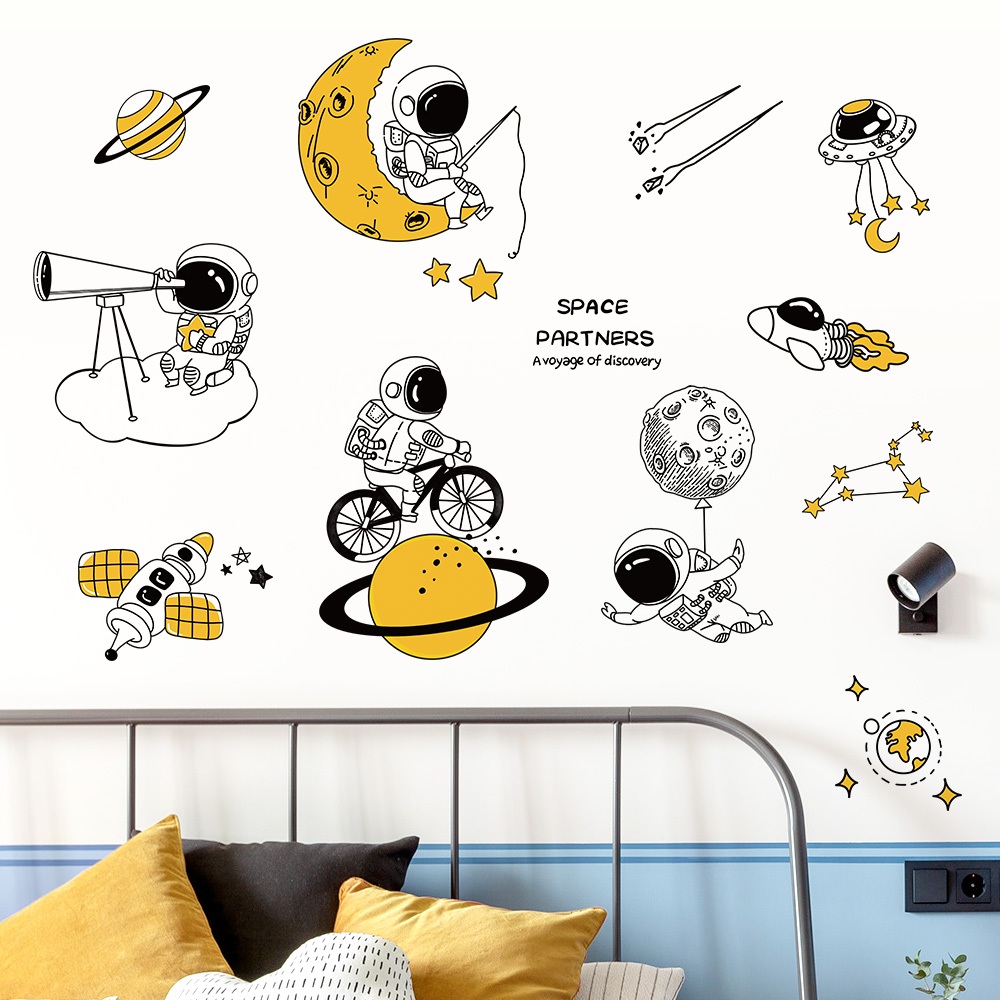 Decal Dán Tường Phi Hành Gia Trên Mặt Trăng Có Keo Sẵn 95x89cm - Trang Trí Phòng Ngủ Tủ Kệ Dễ Thương