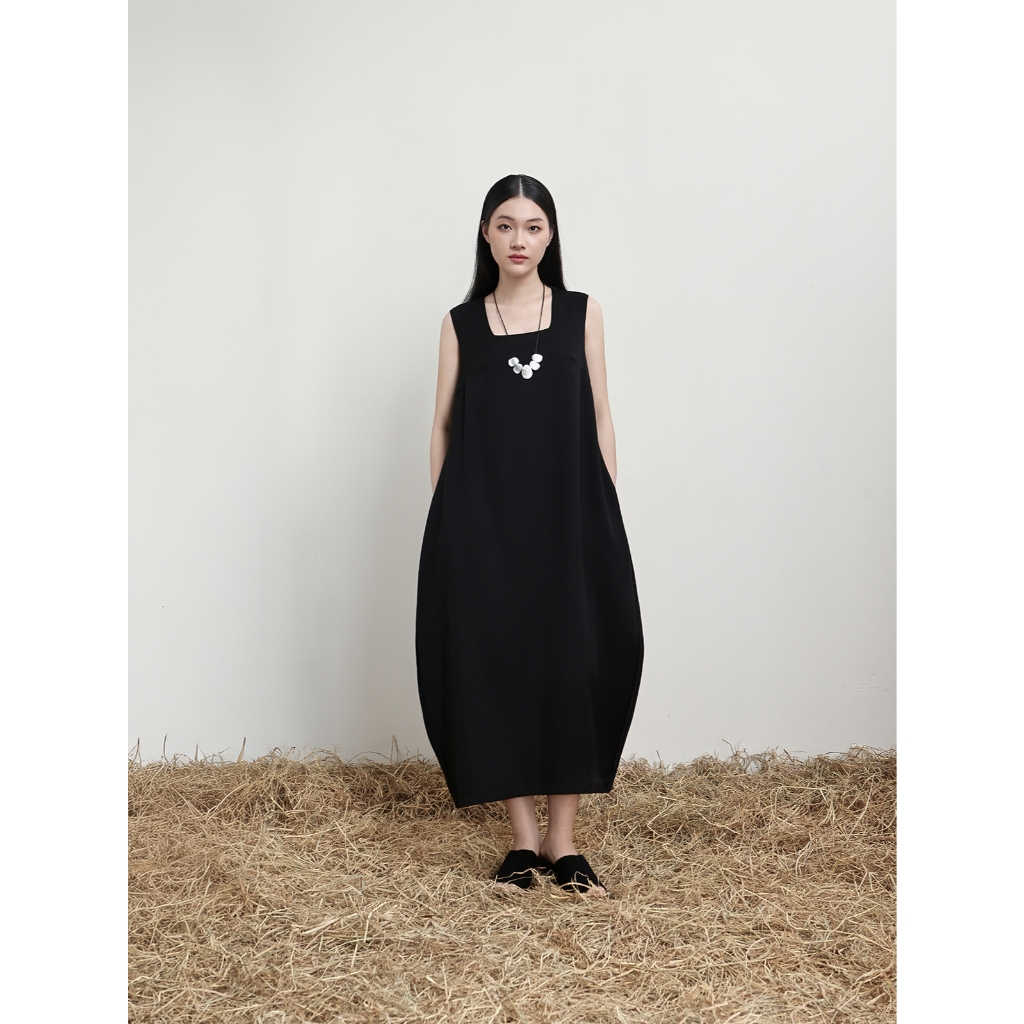 [ALEEVA x GUMAC] Đầm Thiết Kế Form Suông Cổ U Dễ Mặc Thoải Mái EDG01061 (Everyday U-neck shift dress)
