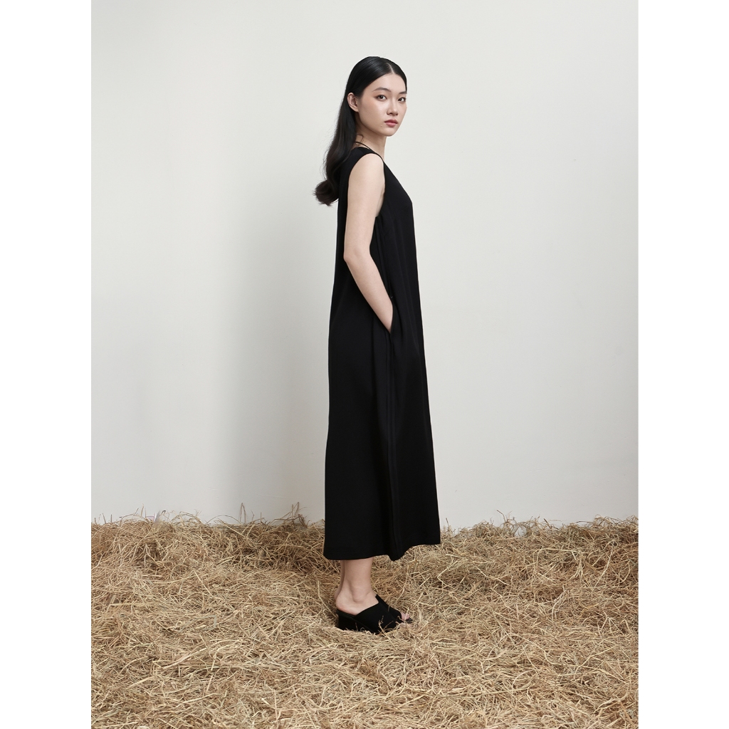 [ALEEVA x GUMAC] Đầm Thiết Kế Form Suông Cổ U Dễ Mặc Thoải Mái EDG01061 (Everyday U-neck shift dress)