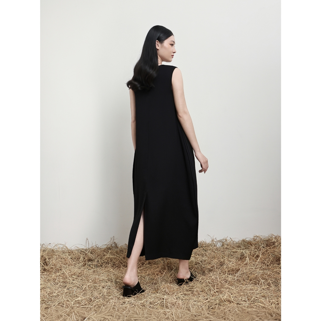 [ALEEVA x GUMAC] Đầm Thiết Kế Form Suông Cổ U Dễ Mặc Thoải Mái EDG01061 (Everyday U-neck shift dress)