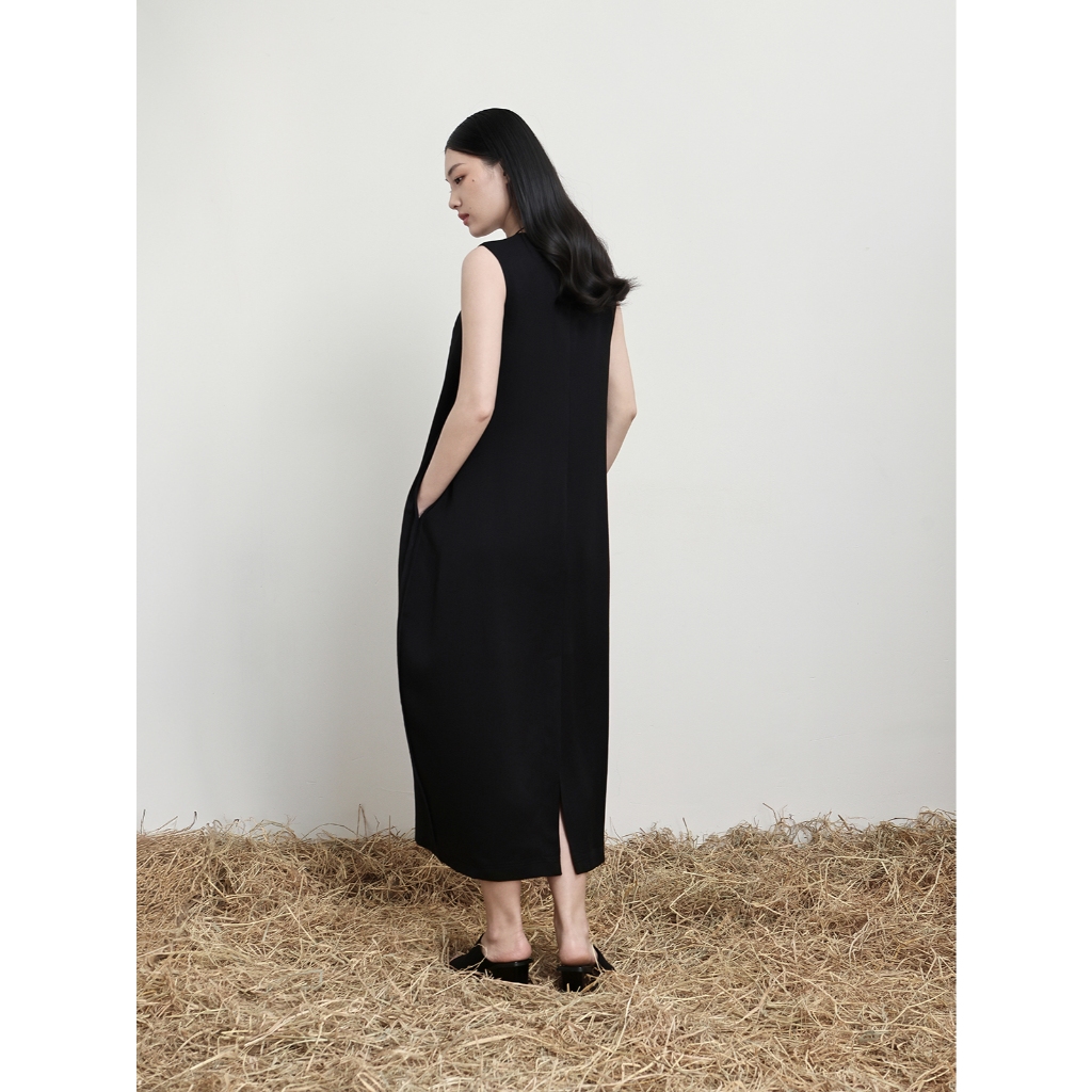 [ALEEVA x GUMAC] Đầm Thiết Kế Form Suông Cổ U Dễ Mặc Thoải Mái EDG01061 (Everyday U-neck shift dress)