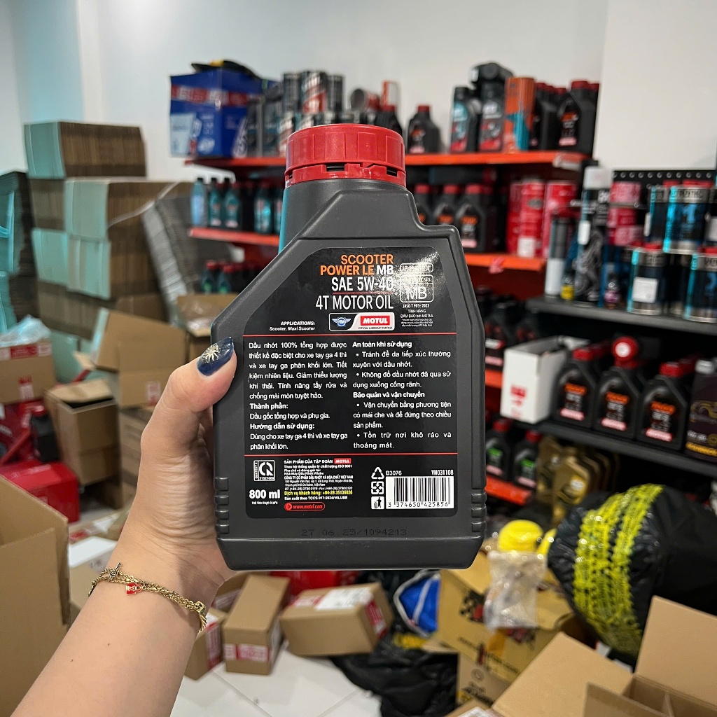 Nhớt Motul Scooter Power 5W40 Tổng Hợp Cho Xe Tay Ga Tặng Láp Zeus Và Phễu