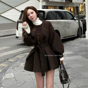 Áo váy dạ mangto thiết kế dáng ngắn xoè cổ tròn tay bồng kèm dây đai style tiểu thư HQ - 2 màu : xám, đen sang chảnh