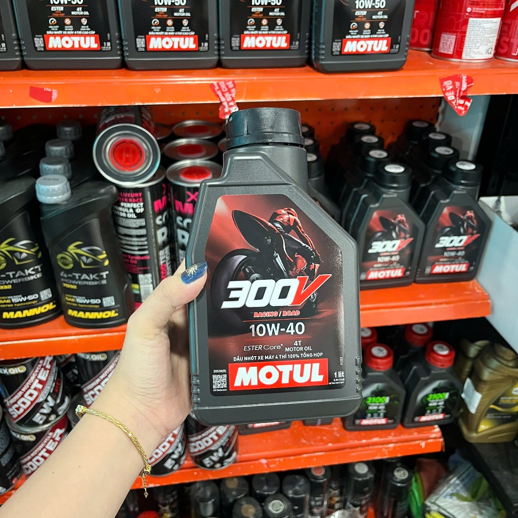 Dầu Nhớt Motul 300V 10W40 Tổng Hợp Ester Hàng Việt Nam Tặng Súc Động Cơ Và Phụ Gia Nhớt Mới