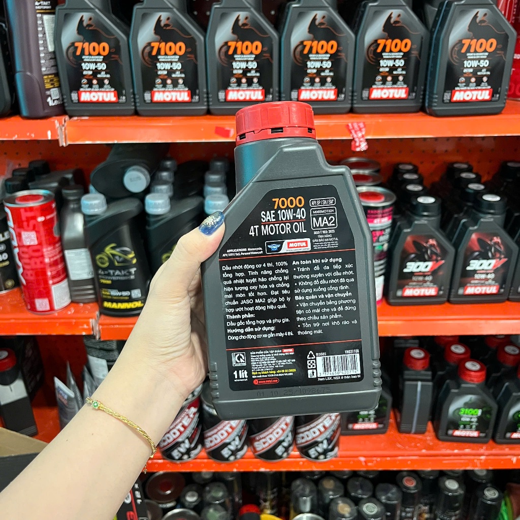 Dầu Nhớt Full Tổng Hợp Cho Xe Máy Motul 7000 10w40 Tặng Kèm 1 Súc Động Cơ E20 Và 1 Phụ Gia Nhớt Mới Turbo