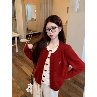 Áo Len Cadigan Lông Thỏ Đỏ Cổ Tròn Phối 2 Lớp Thêu Nơ Ngực Xinh Xắn Cúc Nơ - Joie trendy Mẫu Hot Tết 2026