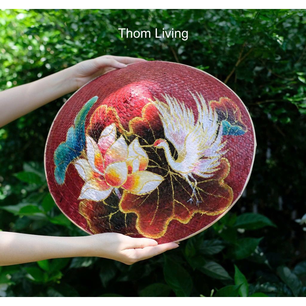 [NÓN LÁ CÔ DÂU] nón cỏ bàng vẽ chim hạc chim công phượng hoa mẫu đơn đường kính 40cm có kèm quai vải lụa đỏ