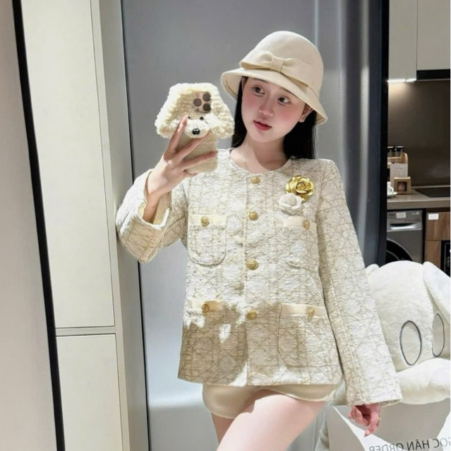 MIU.STUDIO • Áo váy dạ tweed TK hoạ tiết kẻ trám đính khuy đồng cao cấp (kèm hoa trà),Áo khoác nữ mùa đông dành cho nữ