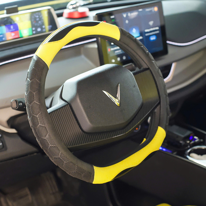 Bọc Vô Lăng VinFast VF3 VF5 VFE34 HERIO LIMO VF6 VF7 VF8 VF9 – Chống Trơn Trượt, Chuẩn Form Xe Điện, Hạn Chế Mồ Hôi Tay