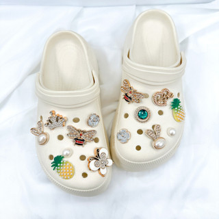 Bộ 14 Sticker, Charm 3D Ong Dứa Bling nhựa cứng gắn Dép Sục, Cá Sấu JB-309 Mita