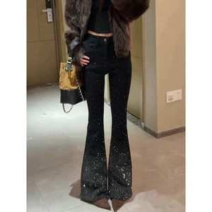 Quần jeans ống loe đính đá