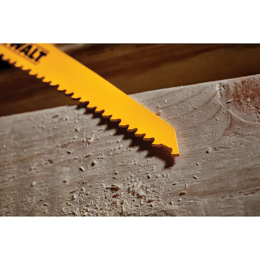 Lưỡi cưa kiếm cắt gỗ có đinh 6in-152.4mm 6TPI DEWALT DW4802