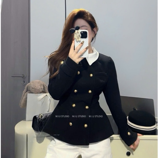 Set áo vest dạ đen dài tay phối cổ sơmi đính khuy đồng nổi bật kèm quần sooc ngắn style HQ trẻ trung ,chất dạ ép dày dặn