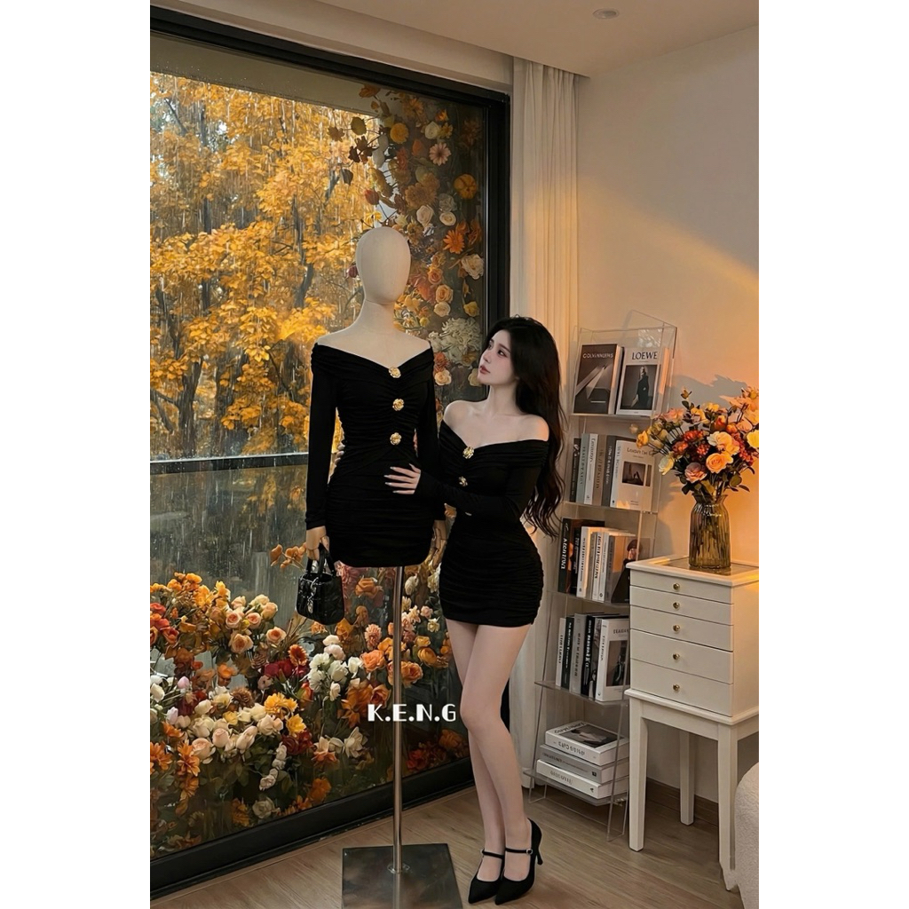 Váy body nhúng trễ vai nhún kèm tag hoa cài