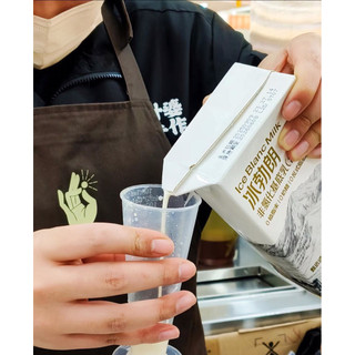 SỮA NƯỚC ICE BLANC MILK hộp 1L pha tiện lợi, hương vị béo, tôn vị trà, xu hướng pha chế hiện đại