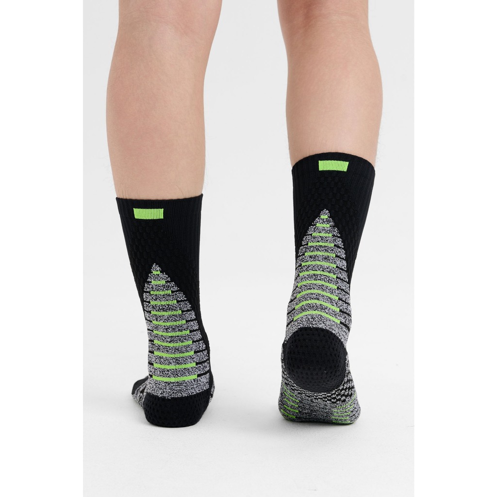 [MUA 2 GIẢM 5%]Tất thể thao cổ trung Striker Sport chạy bộ, trail, trekking êm ái thấm hút kháng khuẩn COOLMATE