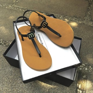 [GIÀYGIÀY SANDAL QUAI HẬU NỮ QUAI MỎNG CÁ TÍNH CHẤT LIỆU CAO SU ÊM ÁI GẮN CHARM CHỮ M BASIC ĐƠN GIAN