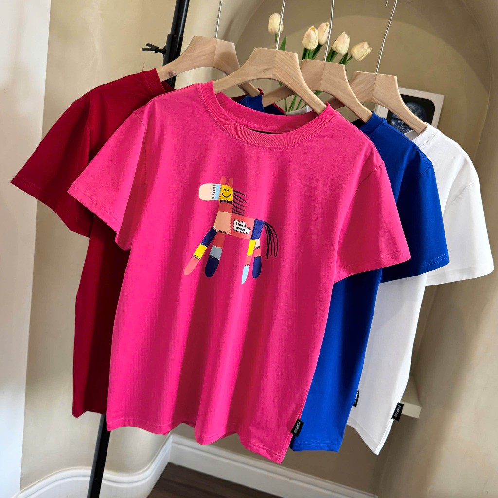 Áo Thun Mirage In Họa Tiết Ngựa Nổi Bật Chất 100% Cotton Mềm Mịn Thoáng Mát.