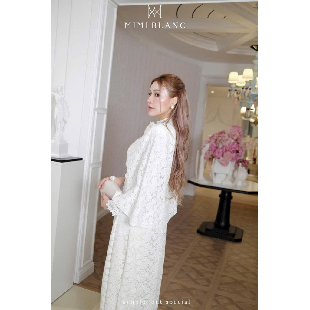 Áo dài ren kèm choàng hoa trà Mimi Blanc