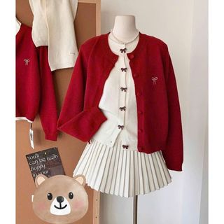 Áo Len Cadigan Lông Thỏ Đỏ Cổ Tròn Phối 2 Lớp Thêu Nơ Ngực Xinh Xắn Cúc Nơ - Joie trendy Mẫu Hot Tết 2026