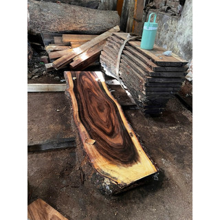 Gỗ me tây: 50-60 x 200 x 3.4cm (Sơn 1 măt)