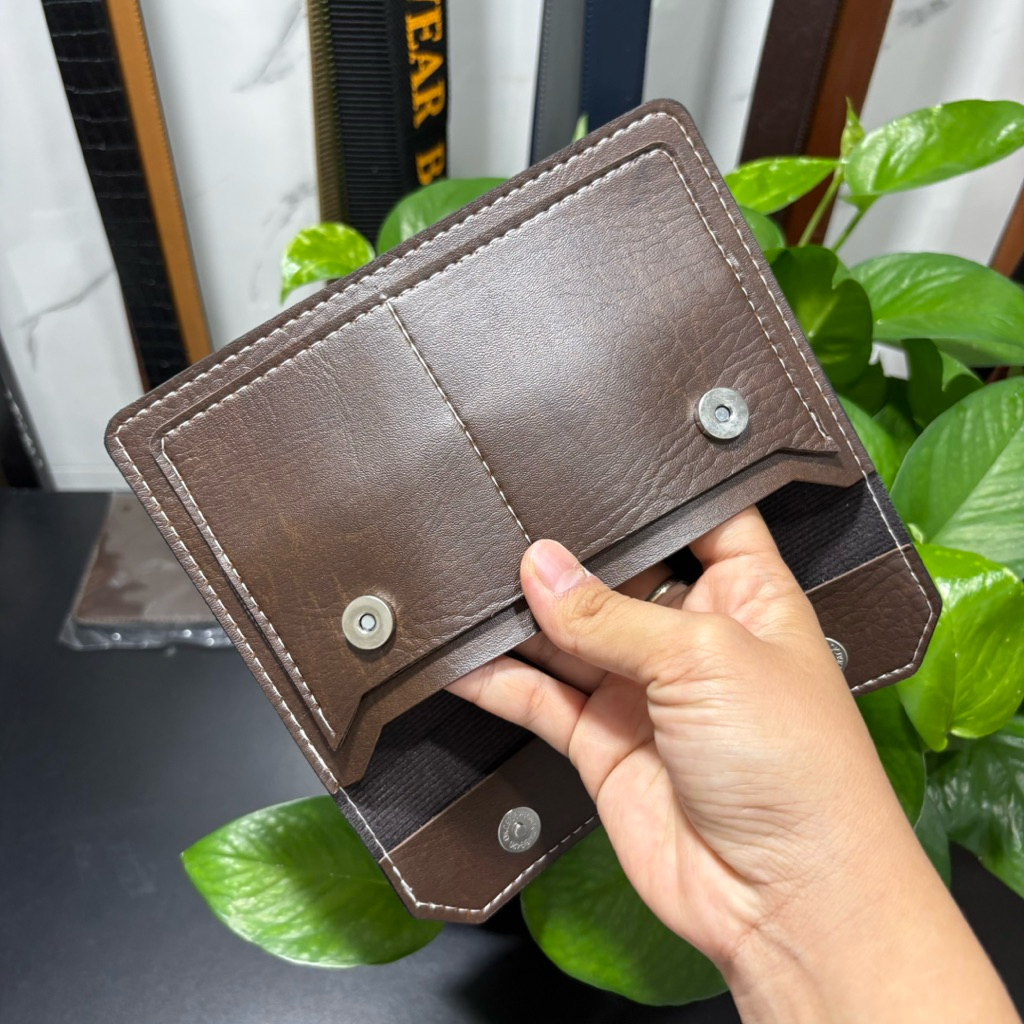 (Hỗ Trợ Dập Logo Hãng) Ví Da Đựng Giấy Tờ Đăng Kiểm Xe Ô Tô  Mẫu 03 - Nâu Sẫm VDK-PU03-DR