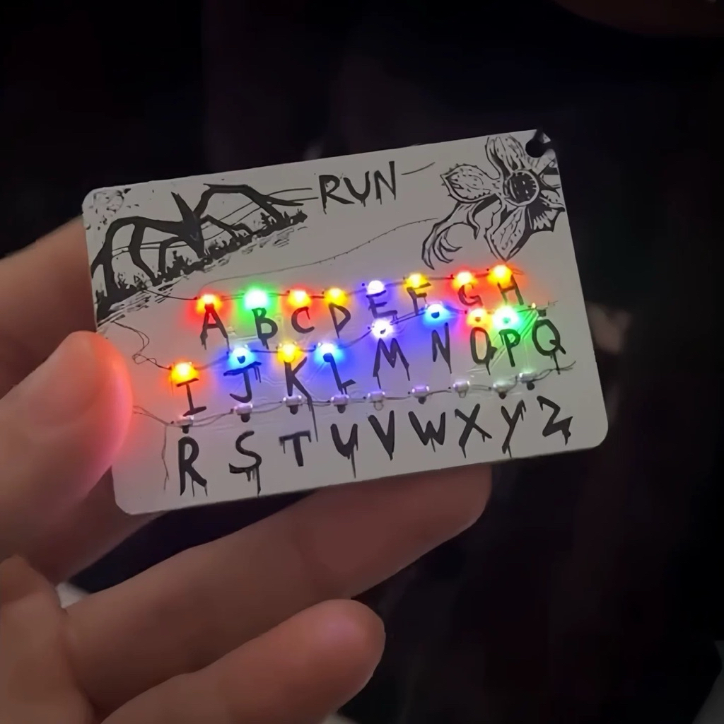 Móc khoá treo bảng chữ cái chạy đèn led dành cho fan của phim Stranger ...