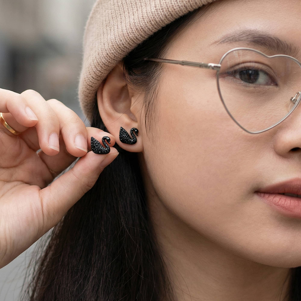 Bông tai bạc nữ thiên nga đen đính đá pha lê cao cấp thiết kế sang trọng. 1 cặp bông tai thiên nga đen ChicEar Jewelry