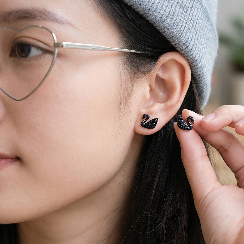 Bông tai bạc nữ thiên nga đen đính đá pha lê cao cấp thiết kế sang trọng. 1 cặp bông tai thiên nga đen ChicEar Jewelry