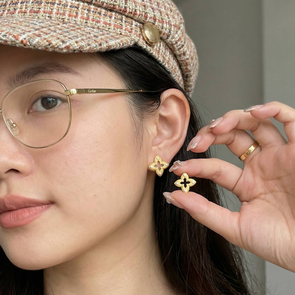Bông tai cỏ 4 lá titan mạ vàng ChicEar Jewelry cao cấp không gỉ thiết kế sang trọng thanh lịch dễ phối đồ tôn vẻ nữ tính