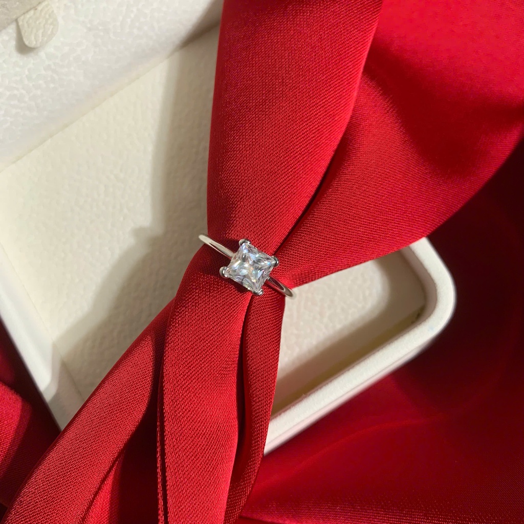 Moissanite Ring by Quỳnh Phỉ Thuý Type A