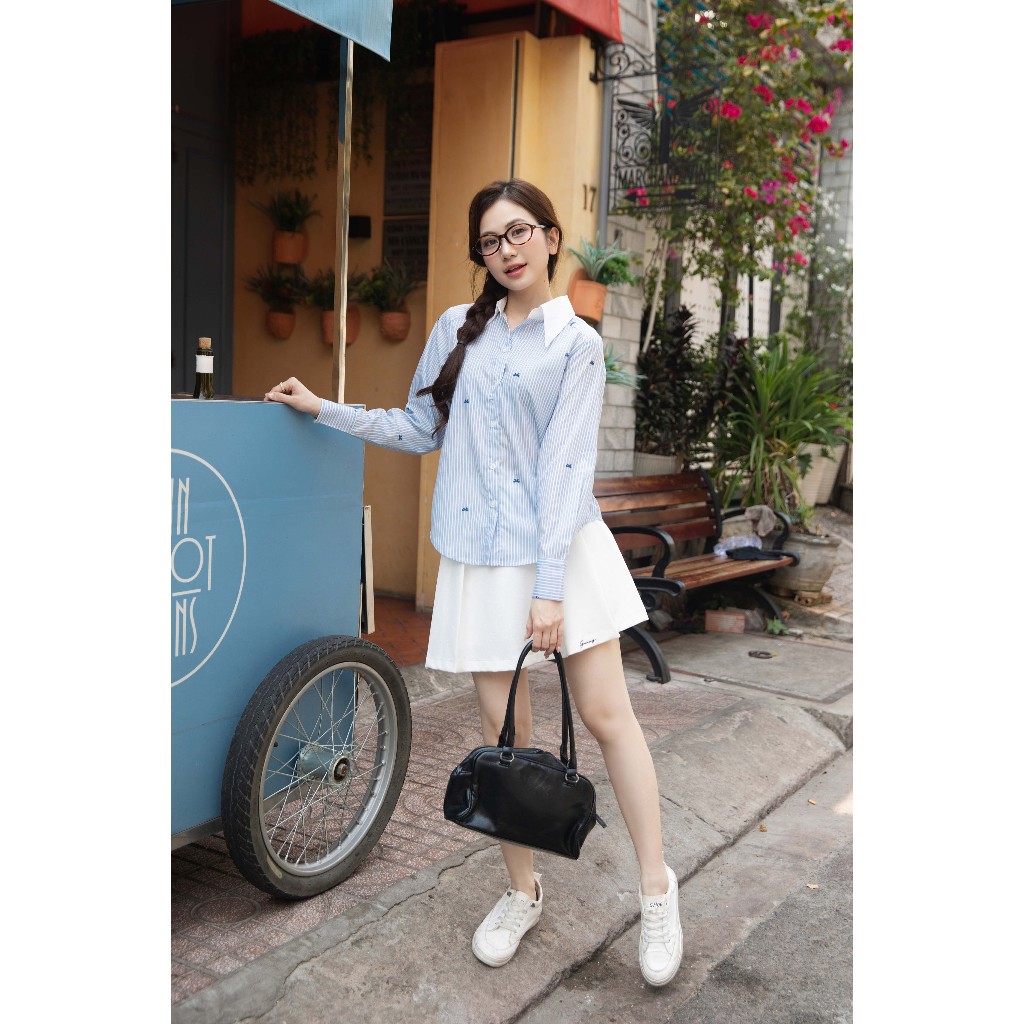 Áo Sơ Mi Nữ Tay Dài GUMAC Form Suông Kẻ Sọc Phối Xanh Trắng Lai Bầu Trẻ Trung AG01009